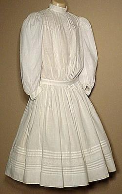 1900s dress avoid white